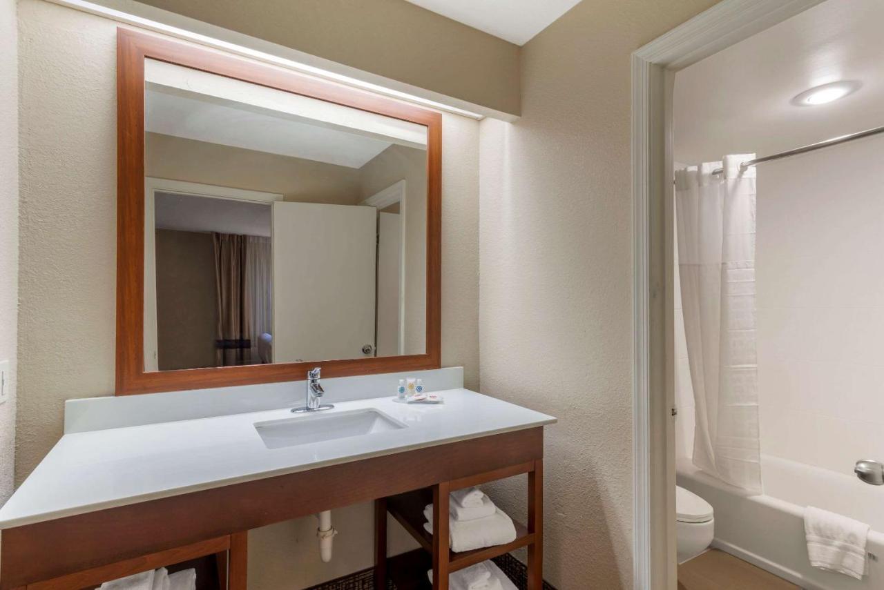 וורנר רובינס Comfort Inn & Suites - Near Robins Air Force Base Main Gate מראה חיצוני תמונה