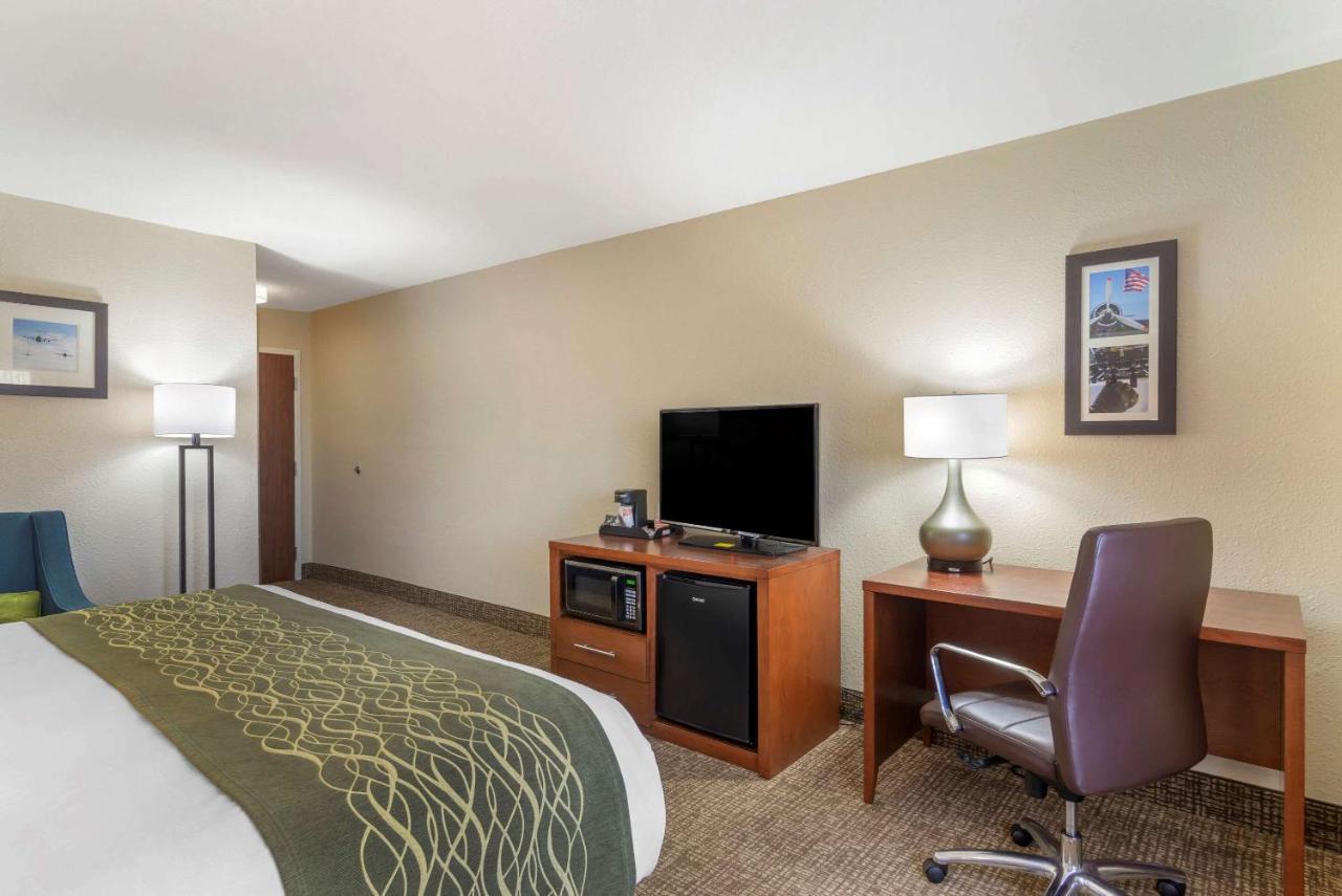 וורנר רובינס Comfort Inn & Suites - Near Robins Air Force Base Main Gate מראה חיצוני תמונה