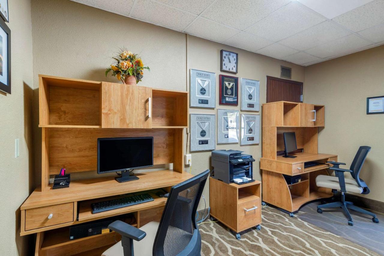 וורנר רובינס Comfort Inn & Suites - Near Robins Air Force Base Main Gate מראה חיצוני תמונה