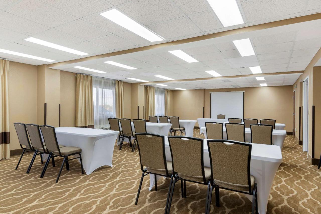 וורנר רובינס Comfort Inn & Suites - Near Robins Air Force Base Main Gate מראה חיצוני תמונה