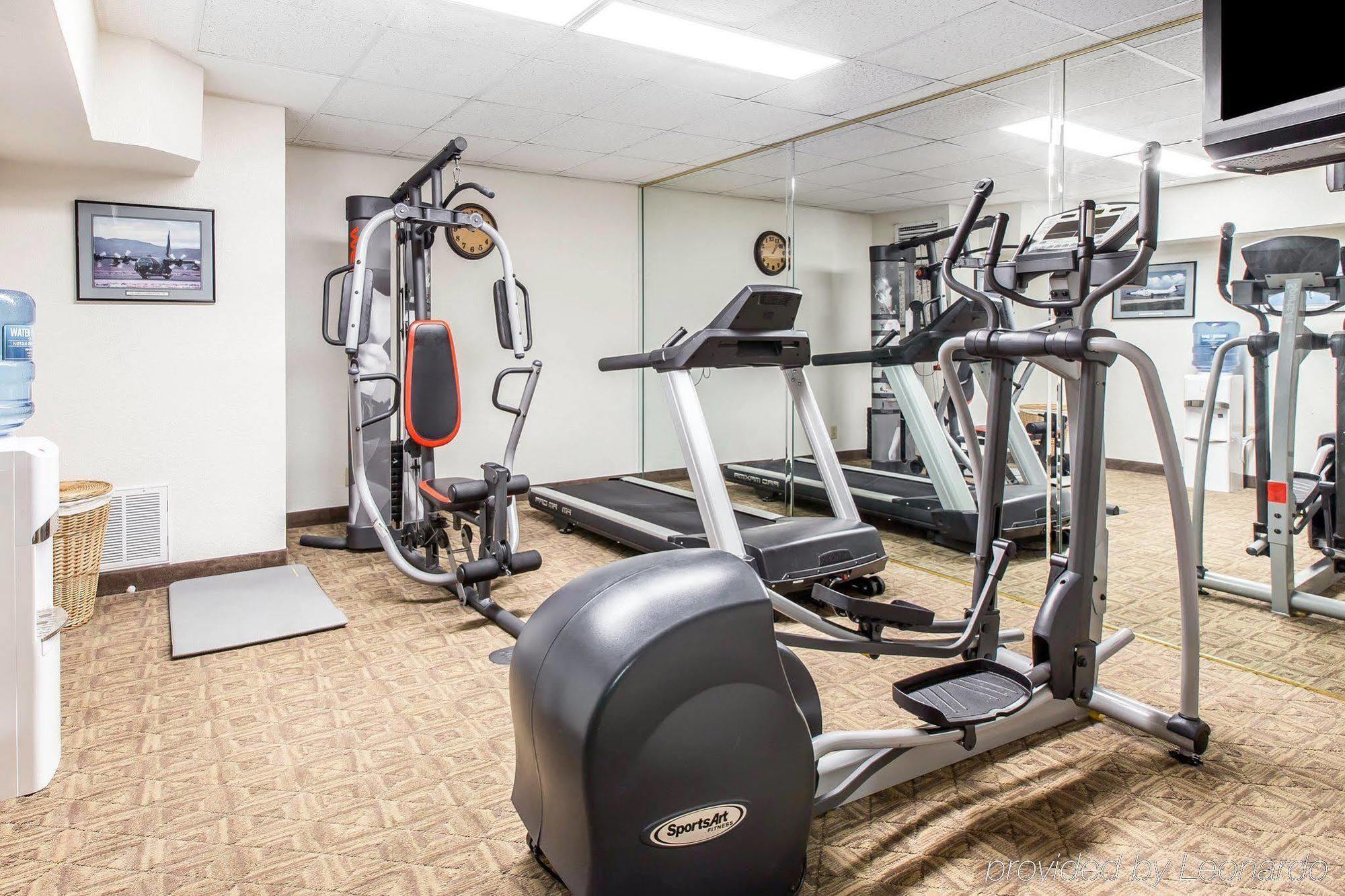 וורנר רובינס Comfort Inn & Suites - Near Robins Air Force Base Main Gate מראה חיצוני תמונה